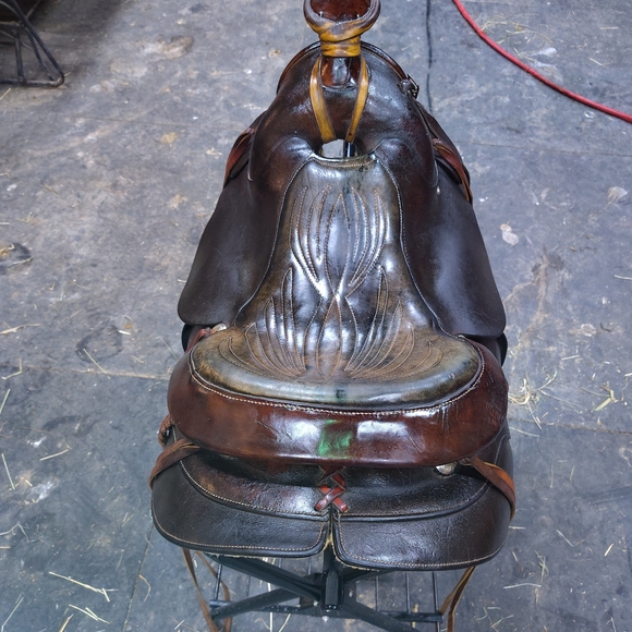 Premium Dark Brown Leather Saddle - Picture 6 of 11